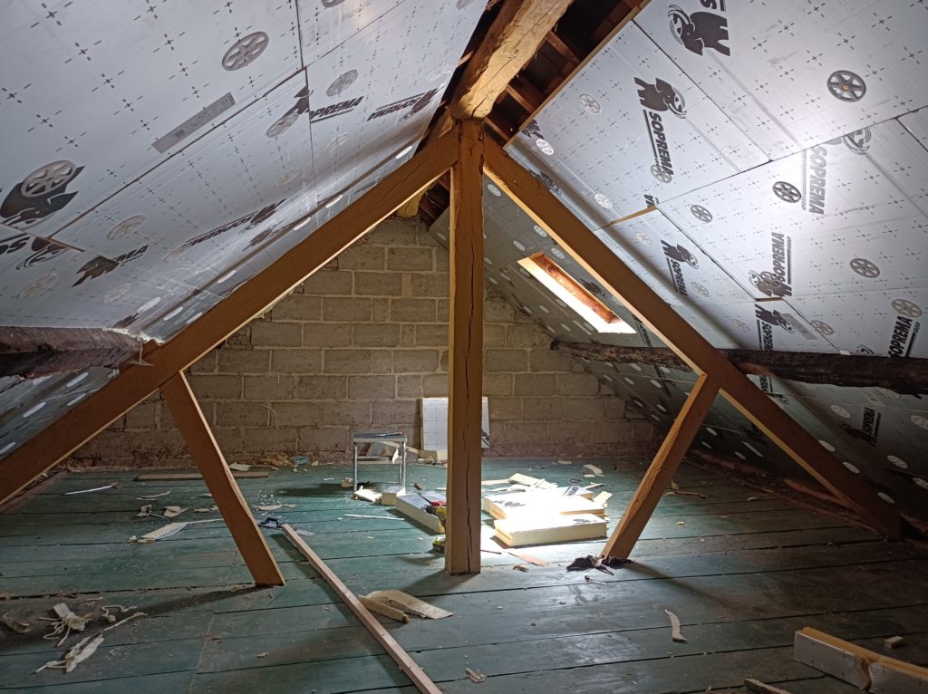 Isolation du toit, rénovation de maison Luzy