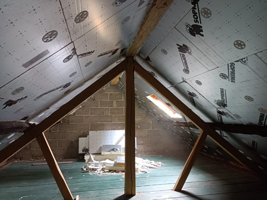Isolation du toit, rénovation de maison Luzy