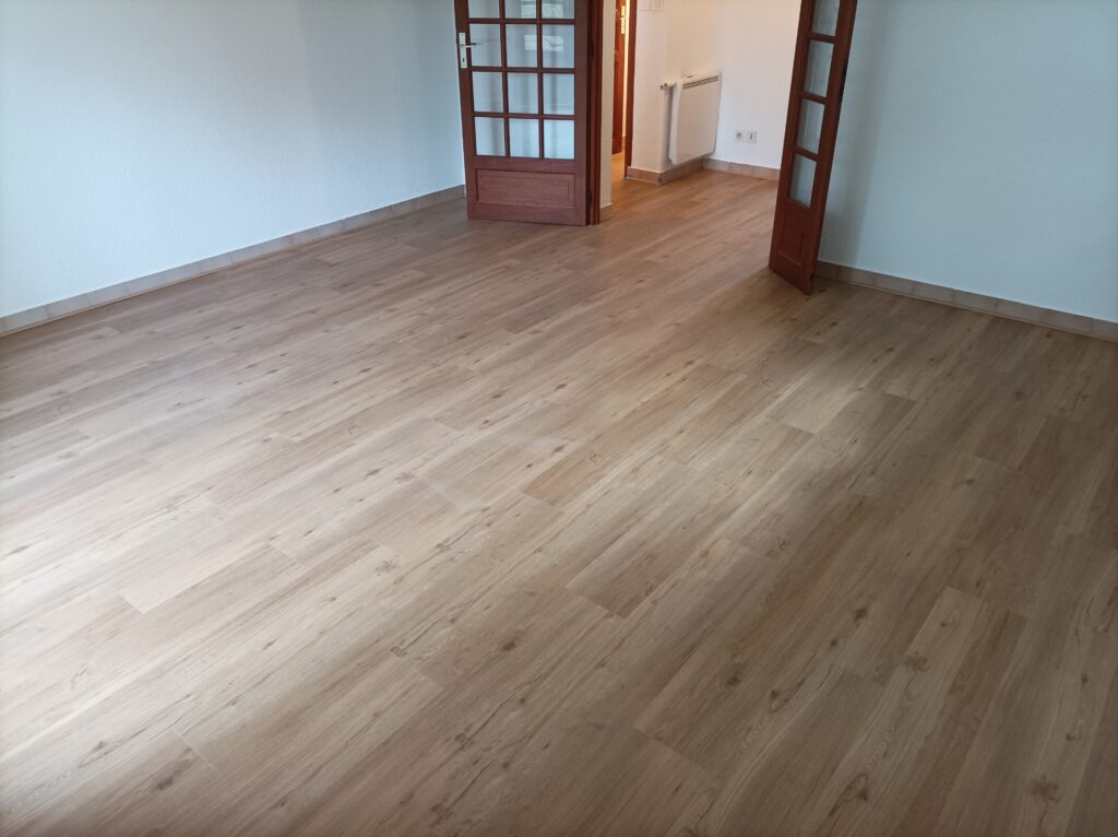 Pose de parquet pvc en continu