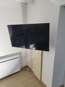 Fabrication d'un support mural pour bras mobile de TV