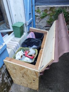 Création d'un box à poubelles de tri